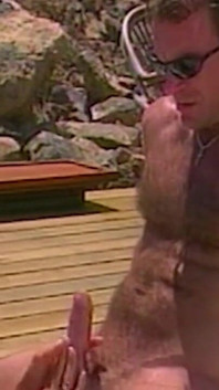 Blonde MILF bekommt ihre muschi geleckt und am pool gefingert