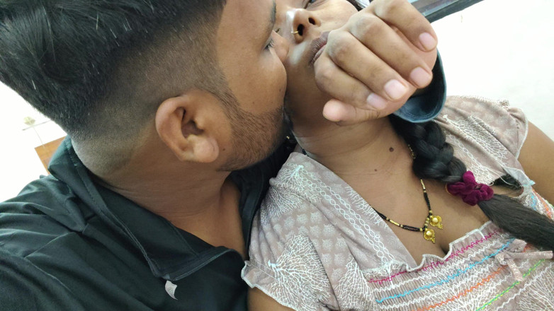 Premi pooja: Adik tiri desi India dan abang tiri perlahan-lambat bercium buah...