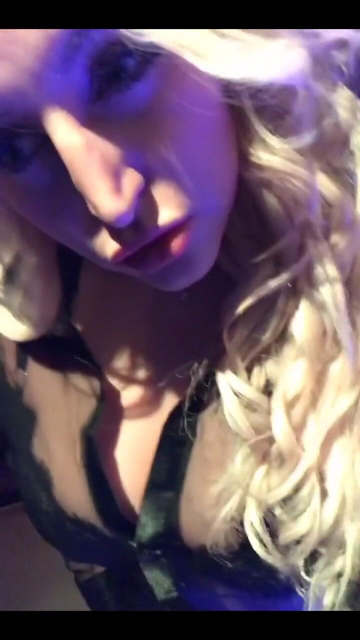 Loula Lou: Xmas Eve एवर एंकरिंग्स