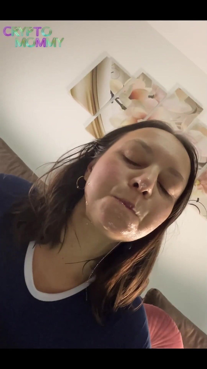 Crypto Mommy: Tante seksi amatir dengan pantat bahenol ini diantar ke rumahmu...