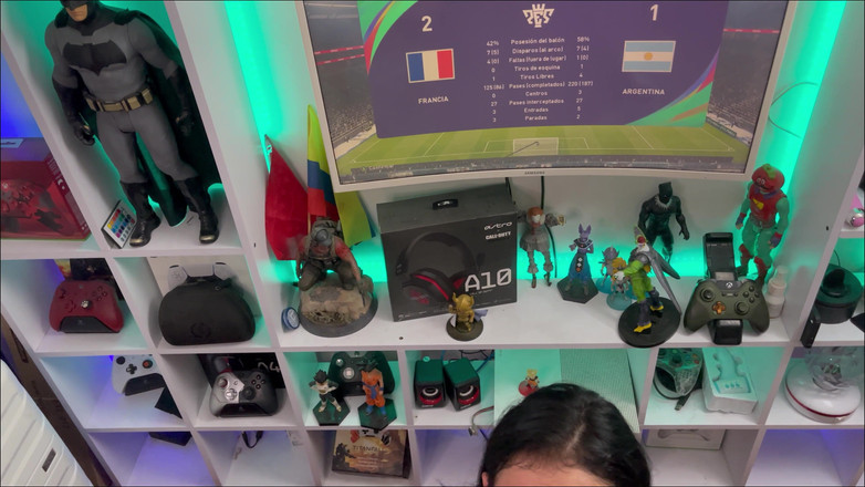 Jenifer Play: Argentyńska dziewczyna przegrywa zakład i musi ssie wielkiego kutasa