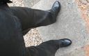 Leatherman63: Leren outfit in de tuin