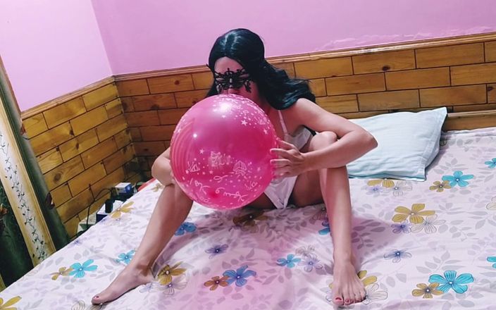 Bolly Karma: 내 자지를 섹시한 창녀 채우기 풍선에 집어넣고 싶어