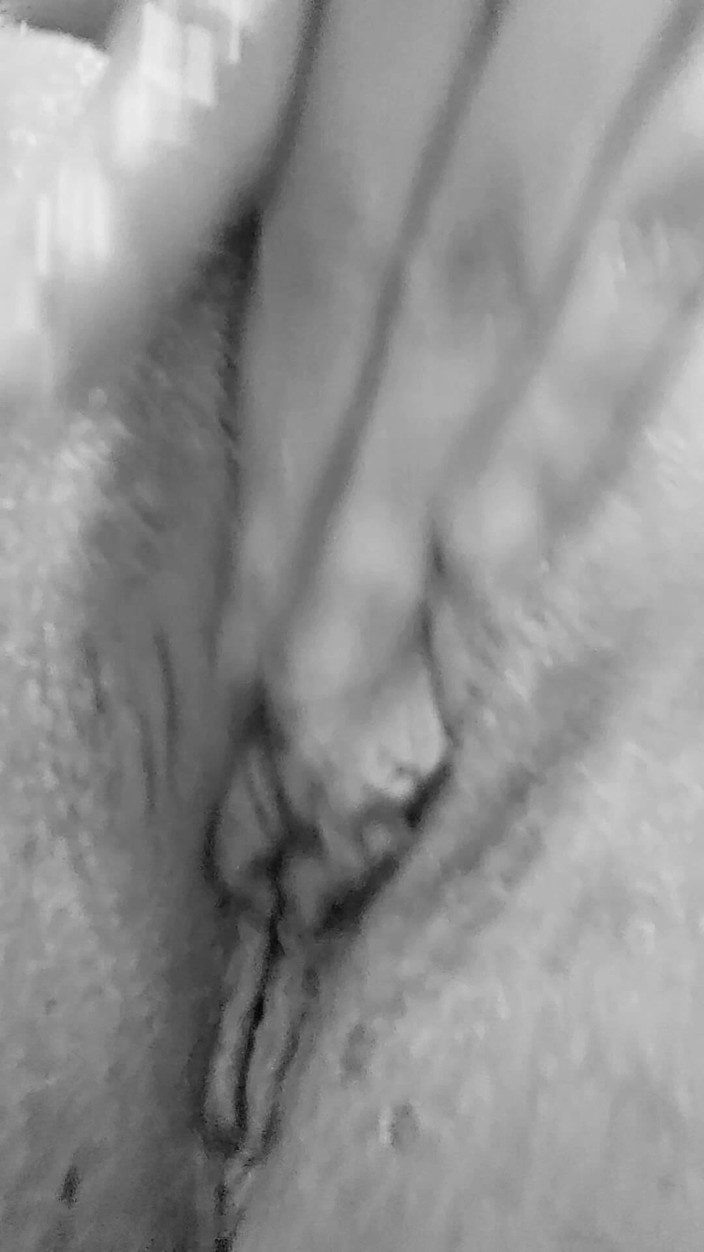 Misses Dickinson and Roughael: Masturbación de coño aceitado