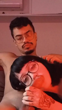 큰 엉덩이에 앉아서 망가진 오르가즘을 일으키는 PAWG 앰버 카이