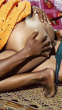 बांग्लादेशी हॉट गृहिणी की अपने पति के साथ जोरदार चुदाई