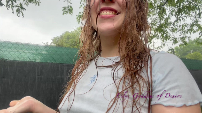 Lily, Goddess of Desire: baarish men khel rahi paagal besharm larki