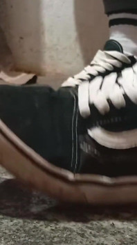คลิปตัดต่อของฉัน เล่นกับรองเท้าบูท Vans