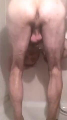 Charlotin: Homem gay toma banho