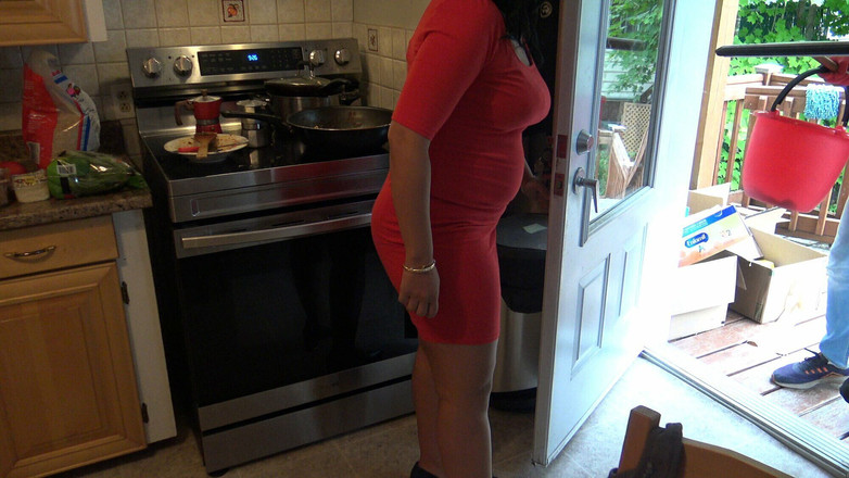 Souzan Halabi: Une femme infidèle se fait éjaculer dessus par un plombier pendant...