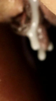 Långsamma sensuella närbilder av min lite håriga fitta