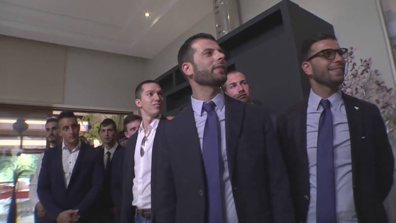 Dark Alley Orgy: Grossi cazzi per troie cattive