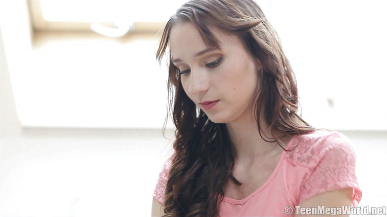 Teen Mega World: 보지를 가지고 노는 미녀 Lida