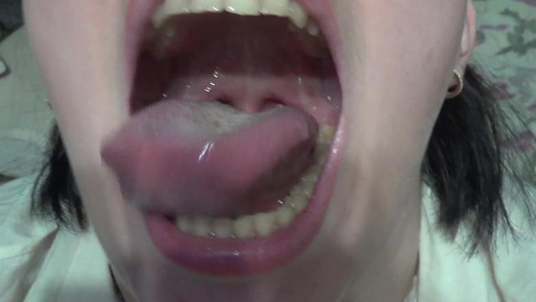 Goddess Misha Goldy: 대물 자지로 당신을 스와로우하는 Giantess!