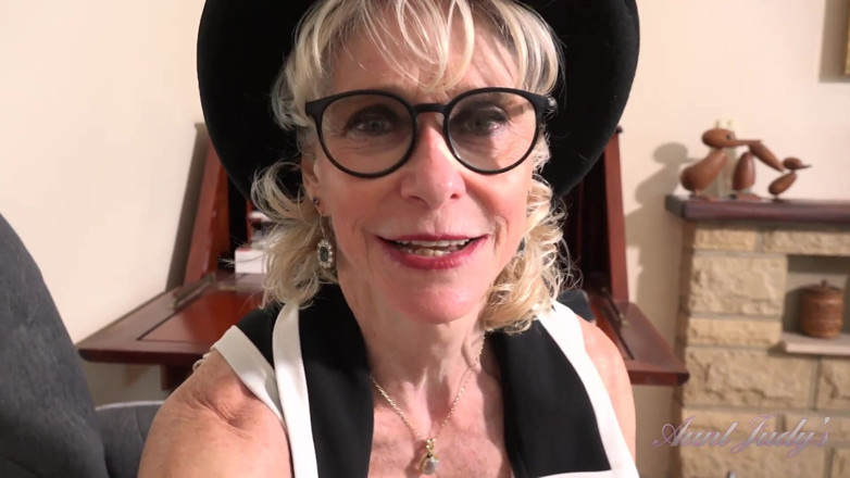 Aunt Judy's: Auntjudys - Your Mature GILF Boss Dee Lite Sucks Your Cock...
