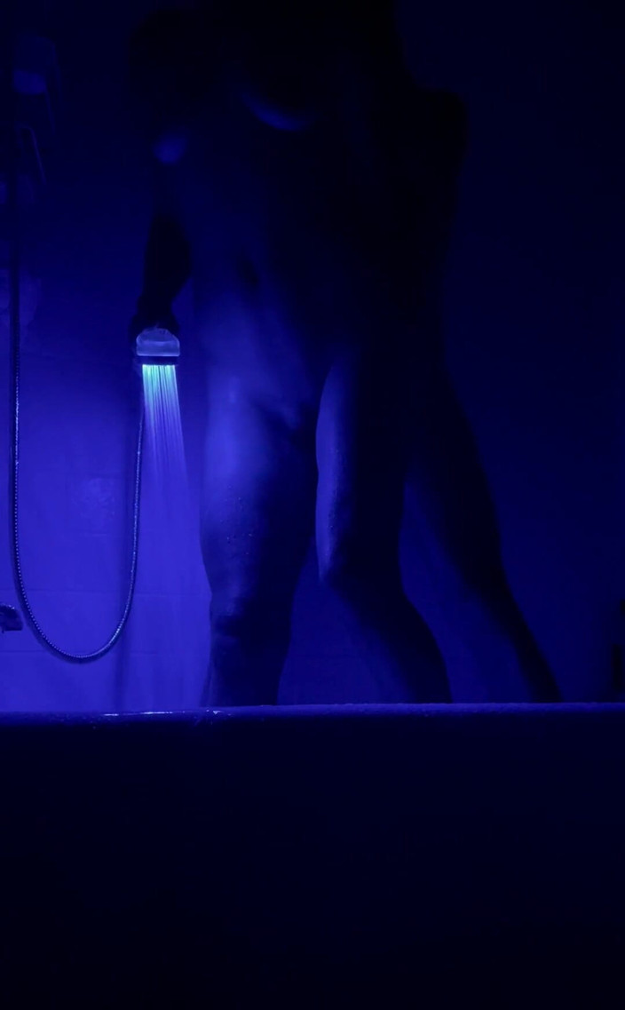 VibeWithMommy: Ta głowica prysznicowa sprawiła, że seks pod prysznicem rzeczywiście warto spróbować!...