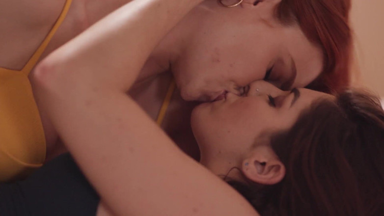 SweetheartVideo: Flickor som kysser tjejer 24 scen 1 tjejbyte