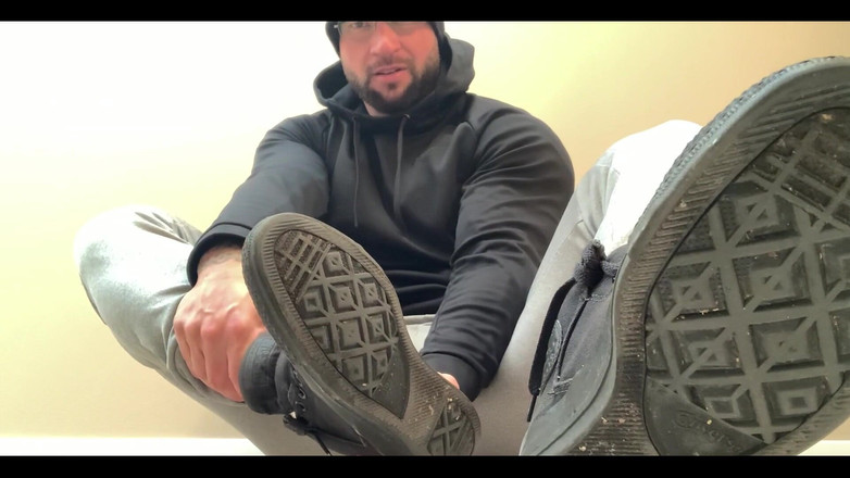 Jasons feet: 체육관 후 냄새 나는 운동화