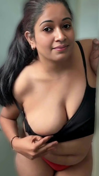 Fiică vitregă indiană se bucură de sex la baie XXX cu tatăl vitreg sub duș
