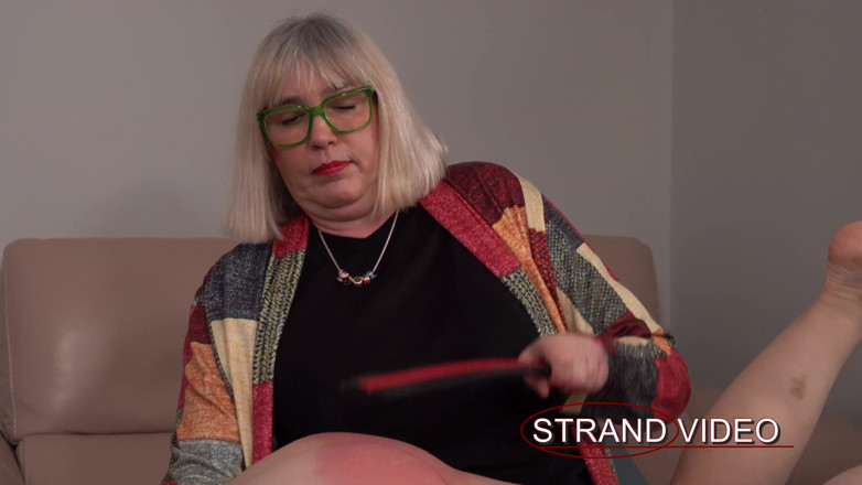 Sarah Stern: Дивіться, як я караю
