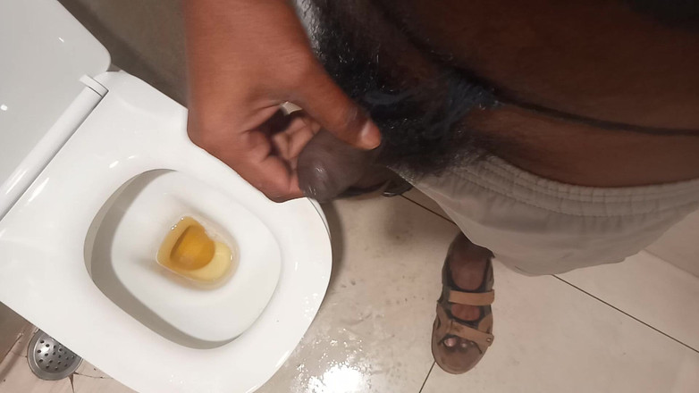 KUMBHA MANOJ KUMAR: Masturbazione in bagno