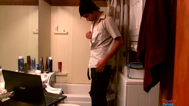 Tasty Twink: Tristan Hollister's Shower Fun