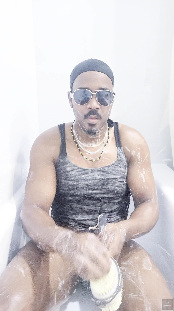 Soft Soleman: Jag tvättar min kropp i badet 5