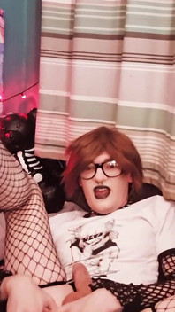 Sissy Goth Amy Jerking and Playing with Pussy