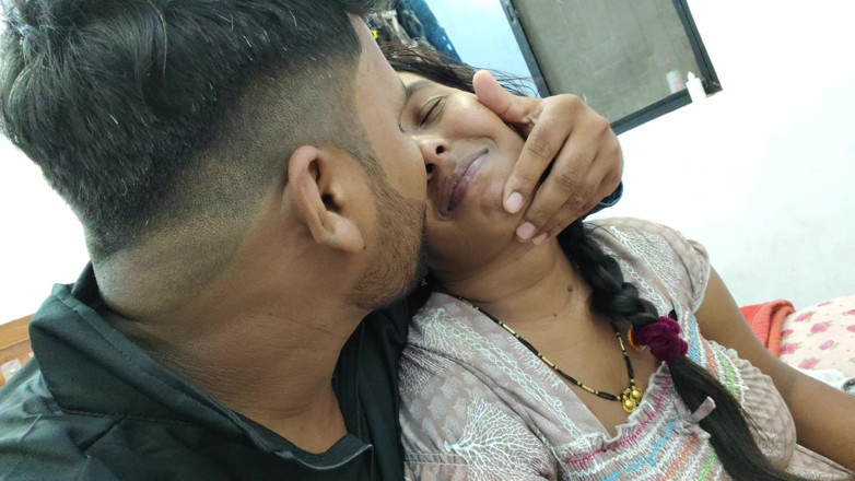 Premi pooja: Indian Desi Stepsister and Stepbrother Slowly Slowly Kissing Hot and...