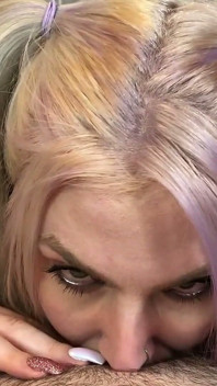 Blondynka Ahegao Deepthroat POV. Gardło ciasto
