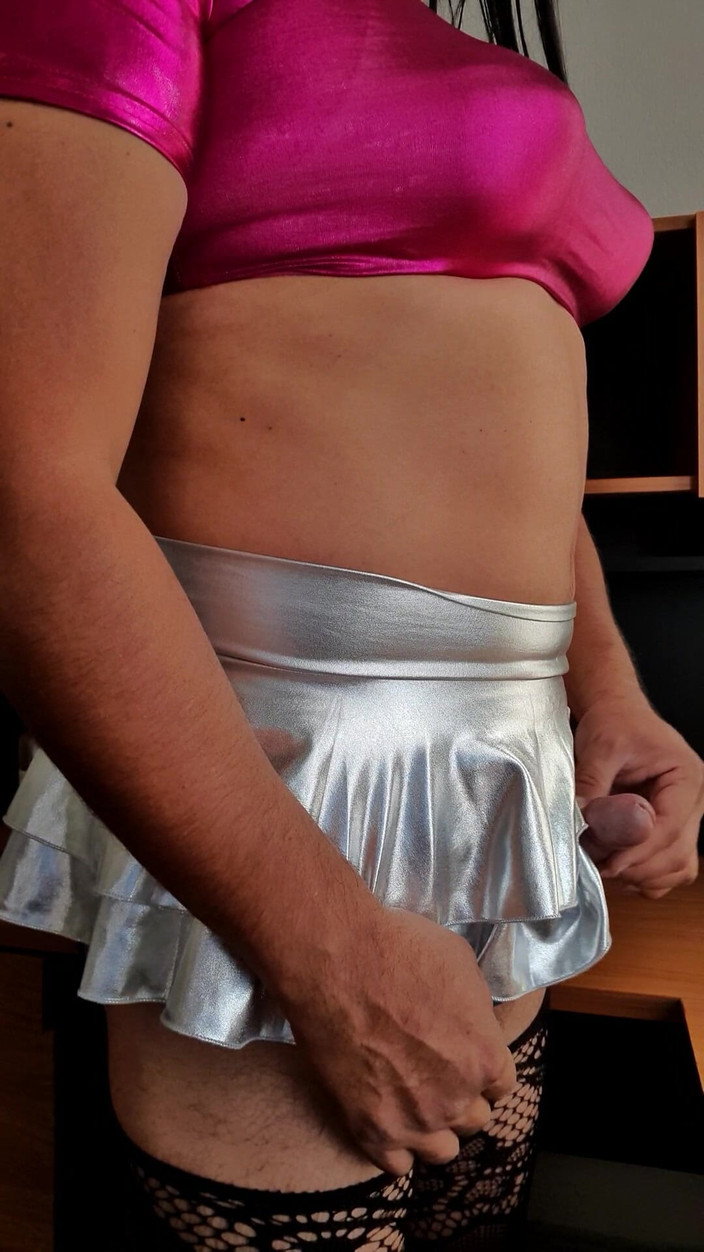 Sexy shinny clothes: Kadın kılıklı ponpon kız takım elbisesi içinde azdırıyor