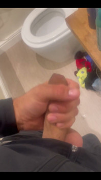 Anyone Wanna Cum Get Me Hard