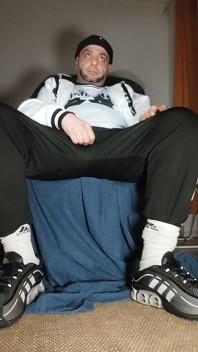 The Dregsau Dj-bro Pisses in His Pants.