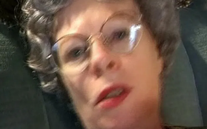 German amateur couples: This German Granny Got Her Face Covered with Cum