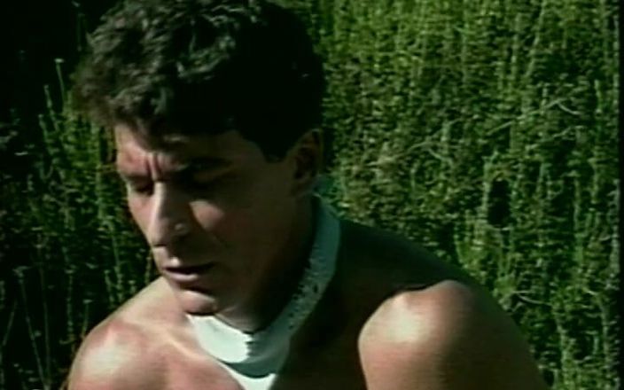 Gay RetroX VHS: フロー8の熱心な男性