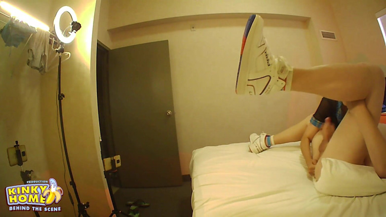 KinkyHome: BTS - Pipe, doigtage anal - dans les coulisses