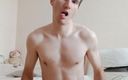 Webcam boy studio: Tienerjongen danst naakt