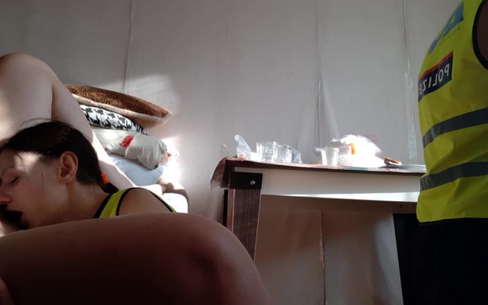 Lesbian-illusion: Caldo trio di polizia