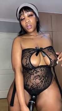 BBW, jeu de chatte et strip-tease