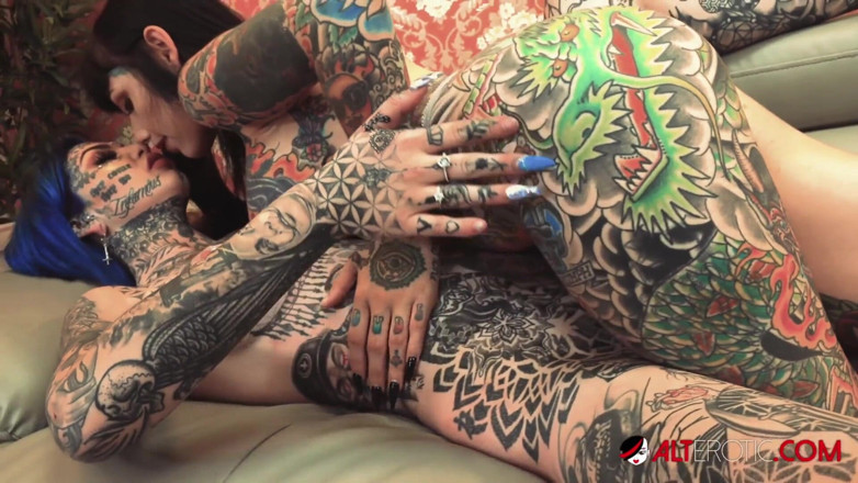 Alt Erotic: Tiger Lilly đụ Amber Luke bằng dây đeo