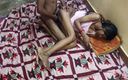 Sakshi World: Une adolescente indienne sexy du village se fait baiser la...