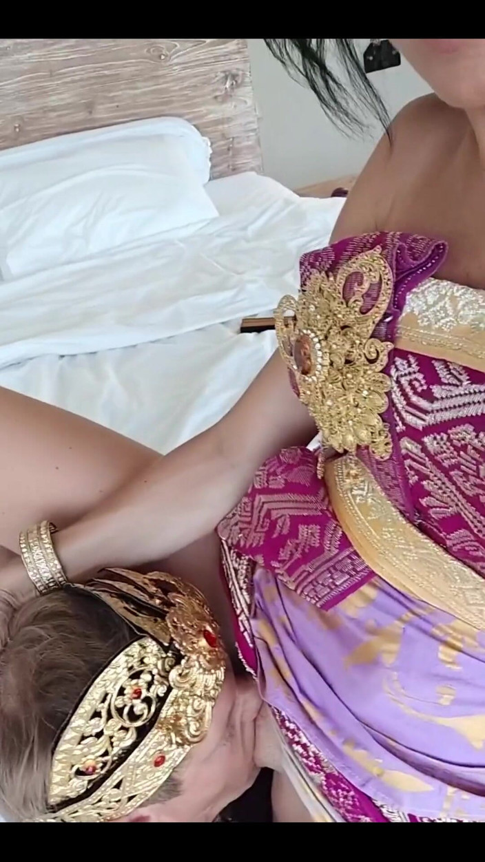 MrPussyLicking: raaja ki tarah uski choot chaatna