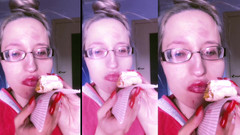 FinDom Goaldigger: ASMRの赤い口紅とミニケーキの食べ方