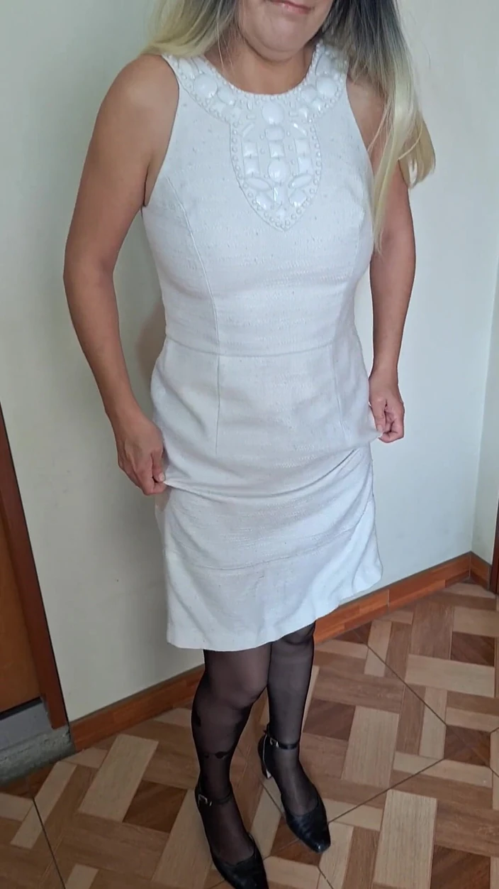 Agnes Swallow: I Dirty My Panties with Pee