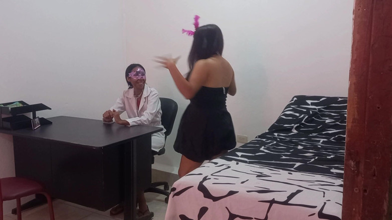 NEGRITA SEXY: 의사 사무실에서 자위하는 레즈 의사와 그녀의 가장 친한 친구