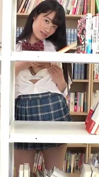 แกอยากดูหน้าอกฉันใช่ไหม