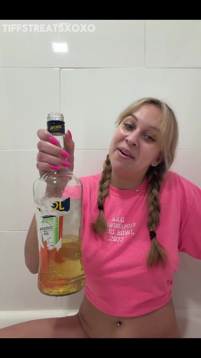 Tiffstreatsxoxo: 11 Pees, One Video!!