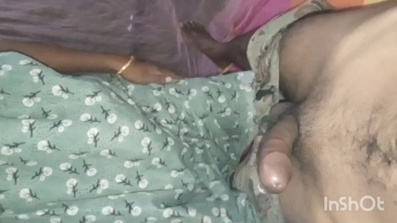 AmpleOunce283: Tombul yenge bugün farklı kıyafetler giyiyor, yarak emiyor ve eski...