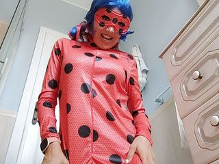 Savannah fetish dream: Mano arriba para ladybug desnuda!
