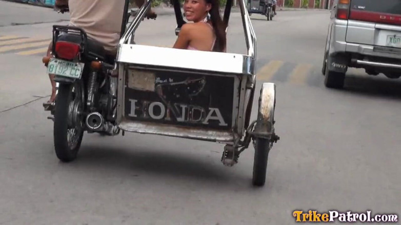 Trike Patrol - Tuk Tuk Patrol: Super nadržená Pinay kape sperma na velké koule